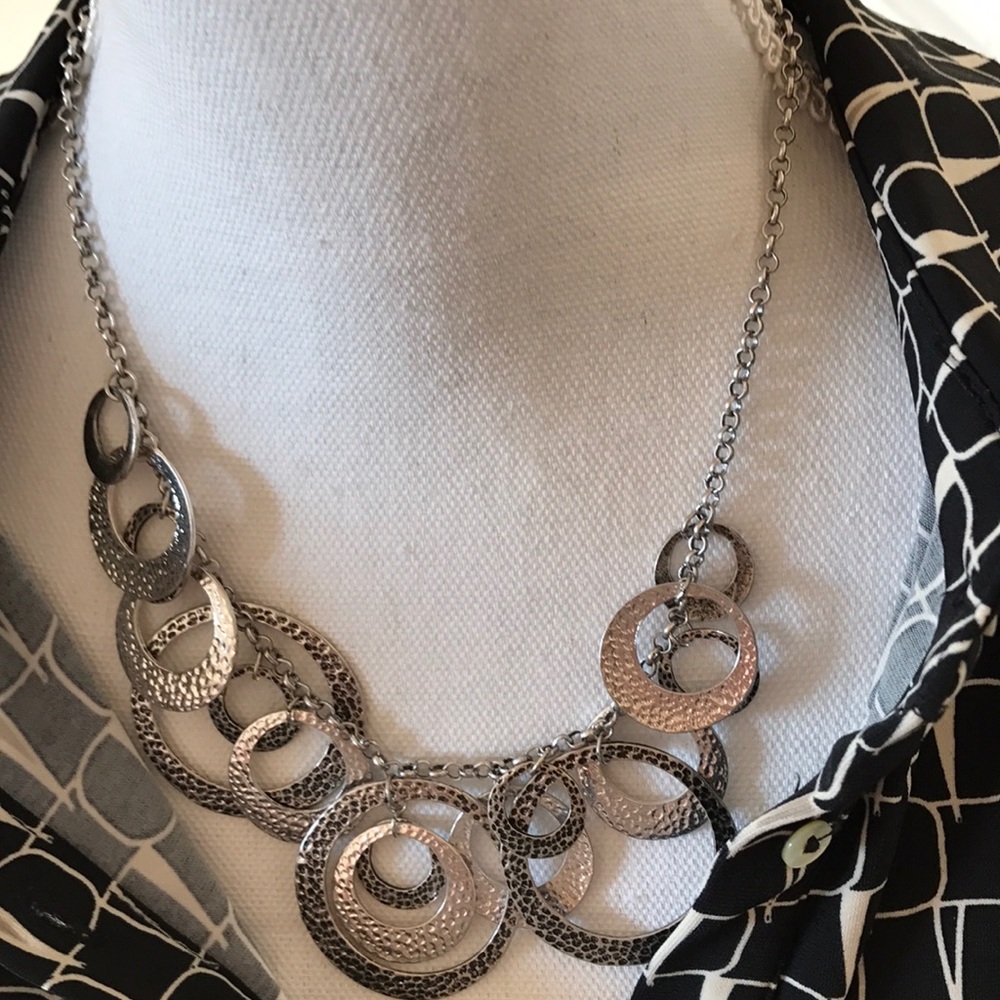 NWT hammered circles 16 inch silver necklace